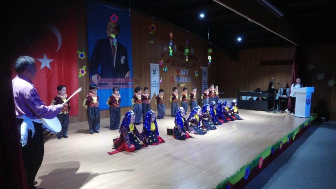 Sevim Çuhadaroğlu Ortaokulu Halk Oyunları Gösterisi Yapıldı