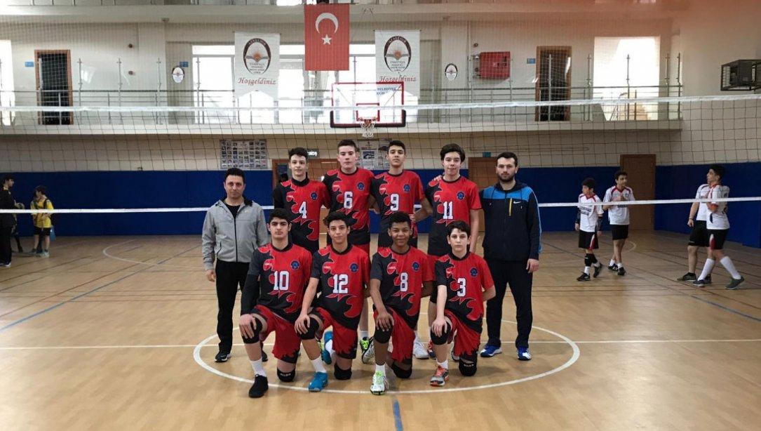Büyükşehir Ortaokulu Voleybol Takımı'nın Başarısı