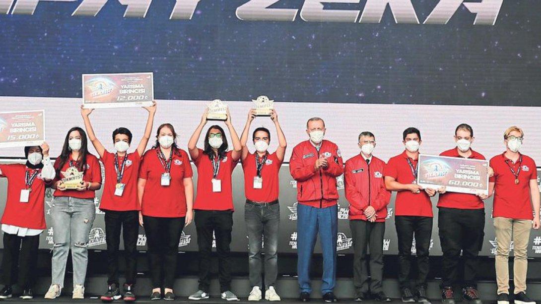 Teknofest Biyoteknoloji ve İnovasyon dalında Hüseyin Yıldız Anadolu Lisesi Öğrencimizin Türkiye Başarısı