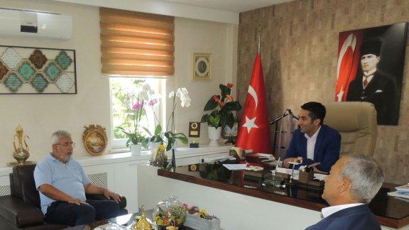 İstanbul 3. Bölge Milletvekili Sayın Mehmet METİNER ve beraberindekiler Beylikdüzü İlçe Milli Eğitim Müdürlüğünü ziyaret ettiler.