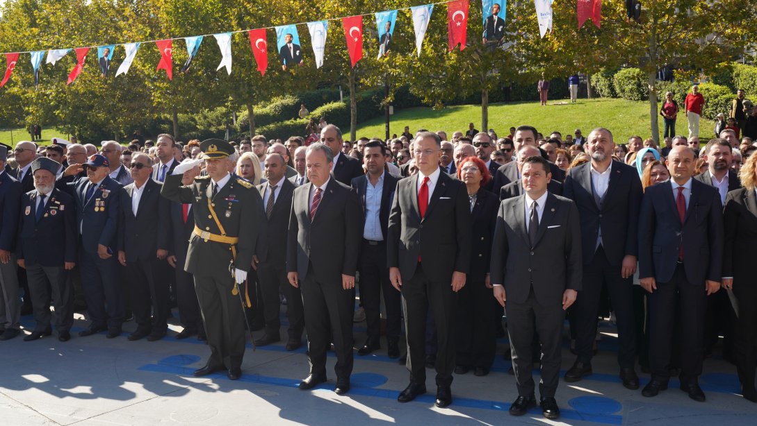 İLÇE MİLLİ EĞİTİM MÜDÜRÜMÜZ ZEKERİYA POSTACI 29 EKİM CUMHURİYET BAYRAMI ''ÇELENK SUNMA TÖREN''İNE KATILDI