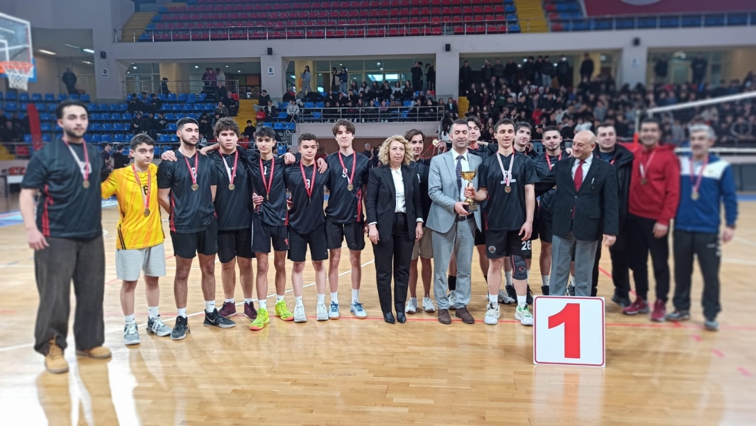İLÇEMİZDE DÜZENLENEN OKUL SPORLARI VOLEYBOL GENÇ ERKEK MÜSABAKASI FİNAL MAÇI