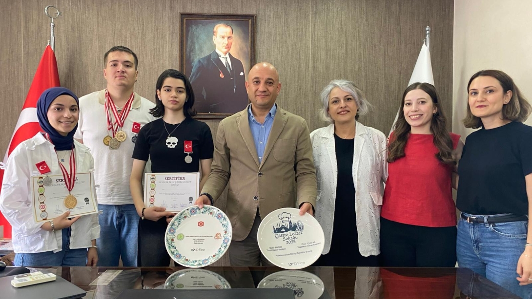 BEYLİKDÜZÜ ŞEHİT ŞAFAK EVRAN MESLEKİ TEKNİK ANADOLU LİSESİ GÜMÜŞ MADALYA BAŞARISI